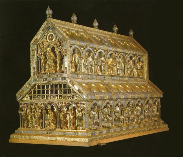 L’arca dei Magi a Colonia di Nicolas di Verdun, in legno ed argento dorato. E’ il più grande reliquario d’Europa: peso 300 kg, altezza 153 cm, lunghezza 220 cm, , larghezza 110 cm. Immagine tratta da: Storia delle terre e dei luoghi leggendari.